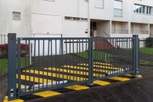 Portail-à-2-vantaux-EXEL-barreaudage-aléatoire