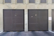 Porte-pivotante-1-vantail-EXEL-habillage-tôle-perforée-2