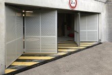 14 Porte pliante TWIN 4 vantaux habillage en tôles perforées